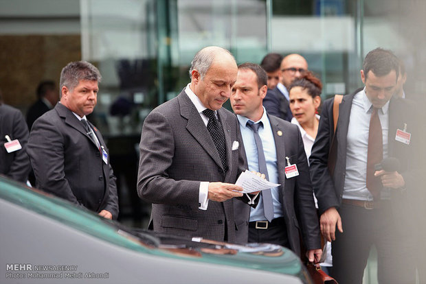 ورود لوران فابیوس وزیر خارجه فرانسه به هتل کوبورگ محل مذاکرات هسته ای ایران و ۱+۵ 