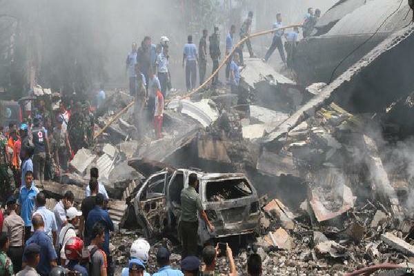 فیلم/ سقوط هواپیمای هرکولس در اندونزی