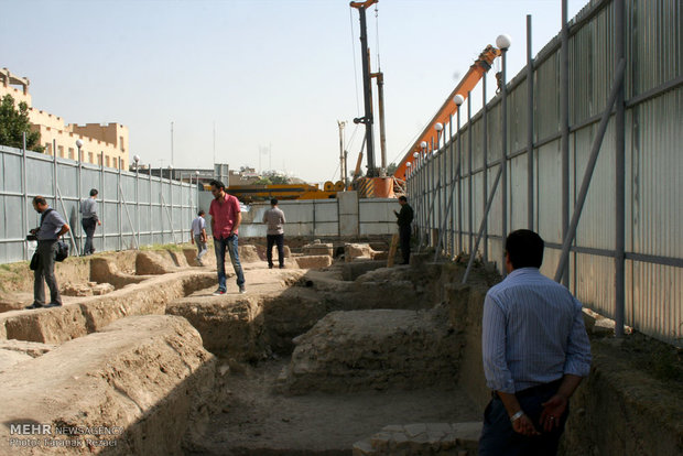 کشف پایههای کاخ جهان نمای اصفهان