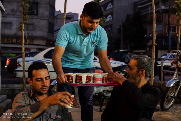 بزرگترین سفره افطار خیابانی در تهران