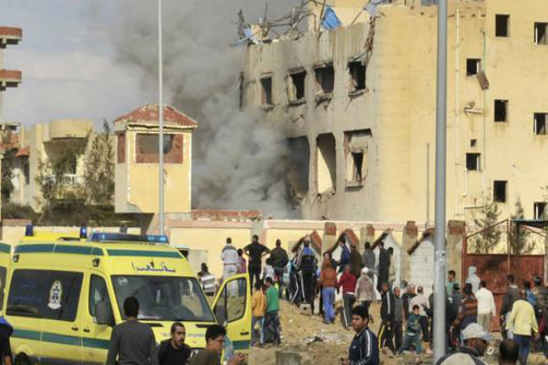 انفجار تروریستی در قاهره به زخمی شدن چهار نظامی انجامید