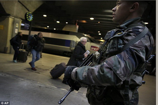 «تهدید امنیتی» علت تخلیه ایستگاه قطار در پاریس اعلام شد