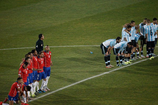 دیدار تیم های ملی فوتبال شیلی و آرژانتین