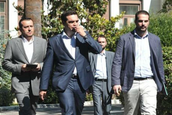 نخست وزیر یونان برای چانه زنی با مقامات یورو راهی بروکسل شد