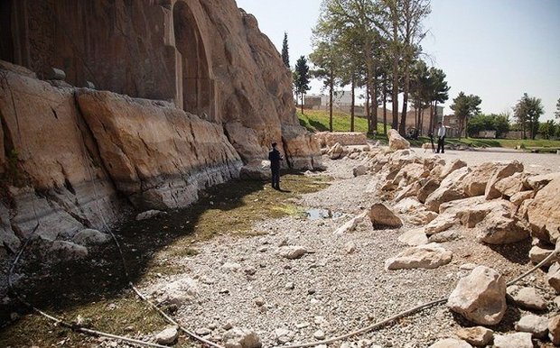 چشمه طاق بستان