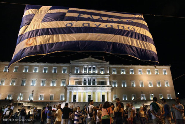 تصویب سومین بسته کمک اقتصادی در پارلمان یونان