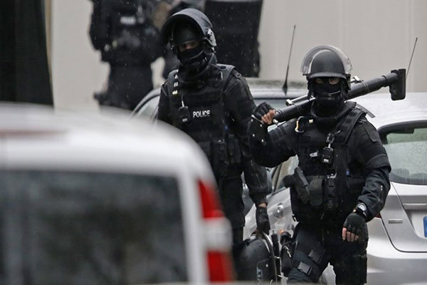 دستگیری سه فرانسوی به جرم طراحی حمله به یک پایگاه نظامی