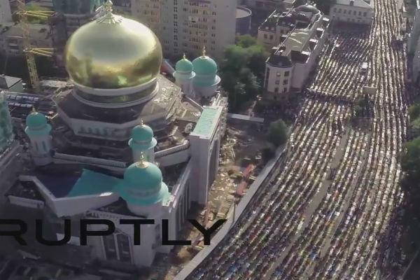 فیلم/ اقامه نماز عید فطر در مسکو