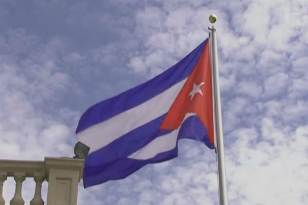 فیلم/ لحظه برافراشته شدن پرچم کوبا در آمریکا