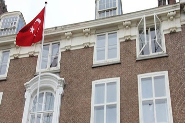 حمله معترضان به سفارت ترکیه در لاهه