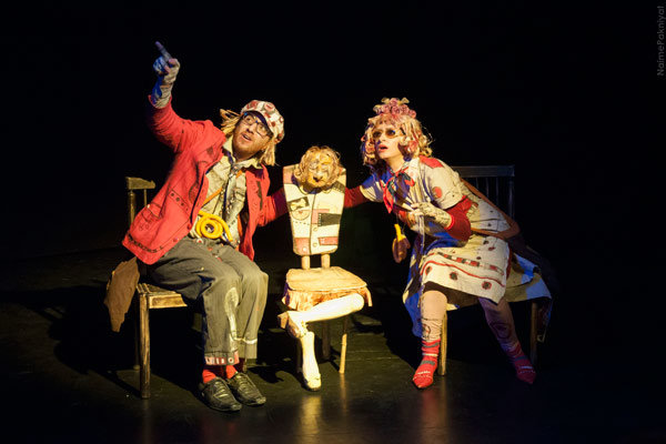 تئاتر صندلی ها