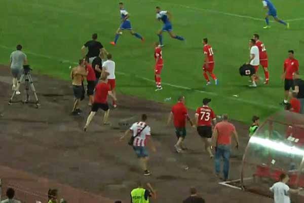 هواداران تیم فوتبال زسکا صوفیه به بازیکنان اسراییلی حمله کردند