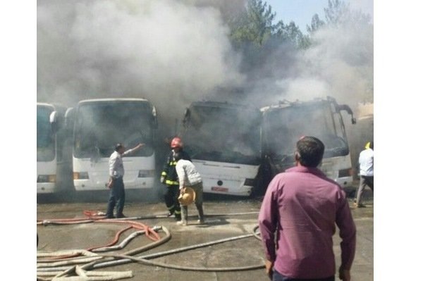 آتش سوزی 3 دستگاه اتوبوس دانشگاه سیستان و بلوچستان