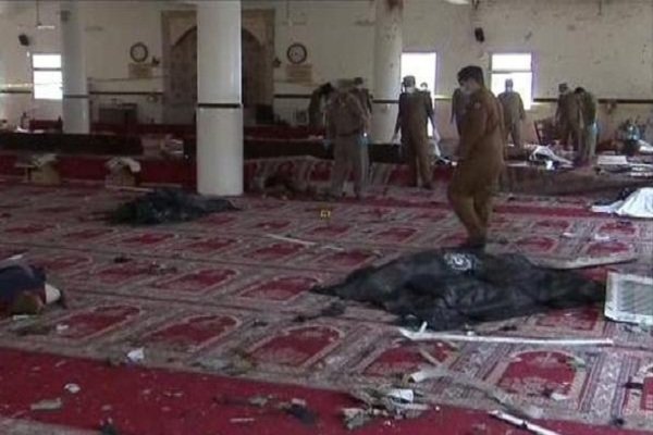 داعش مسئول انفجار مسجد در عربستان/ انگلیس محکوم کرد