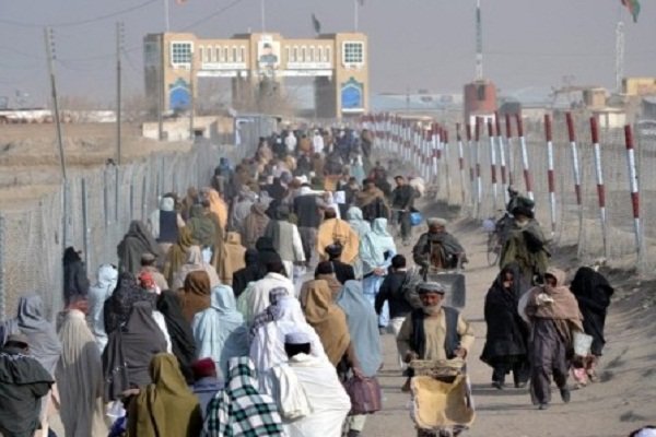 بازگشت بیش از ۳۰۰ هزار مهاجر افغان به کشورشان