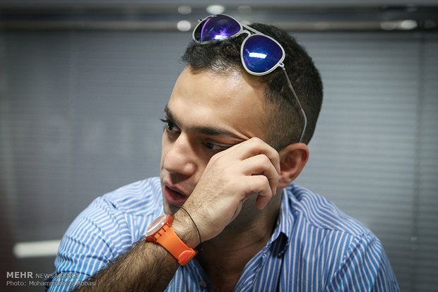 نشست نمایشگاه از مردم استمداد میکنم