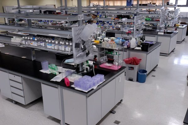 رفع نیاز آزمایشگاه شیمیایی با طراحی و ساخت دستگاه­های آنالیز