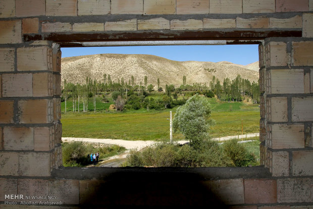 ساخت و سازهای بی رویه در دل طبیعت روستای ییلاقی ارجمند از توابع شهرستان فیروزکوه