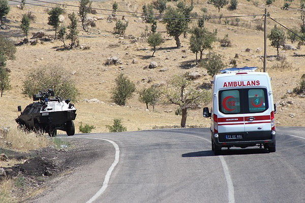 انفجار بمب، ۱۳ نظامی ترکيه را مجروح کرد