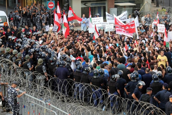 تظاهرات مردم لبنان در میدان شهدای بیروت