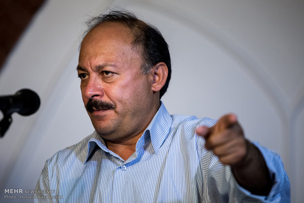 بیژن عبدالکریمی در نشست نقد و بررسی کتاب «امت و امامت»