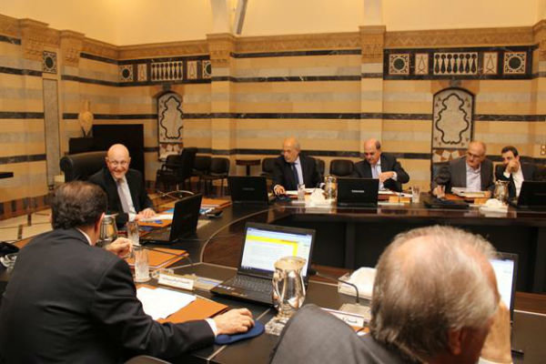 وزرای حزب الله و جریان ملی آزاد جلسه کابینه لبنان را ترک کردند