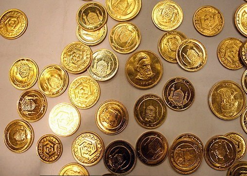 رونمایی از سکه طلا و ایران چک جدید با طرح حرم امام رضا(ع)