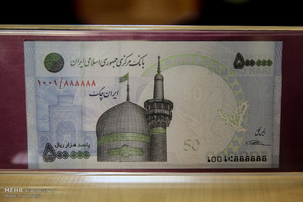 رونمایی از ایران چک و سکه طرح امام رضا (ع) توسط رئیس جمهور