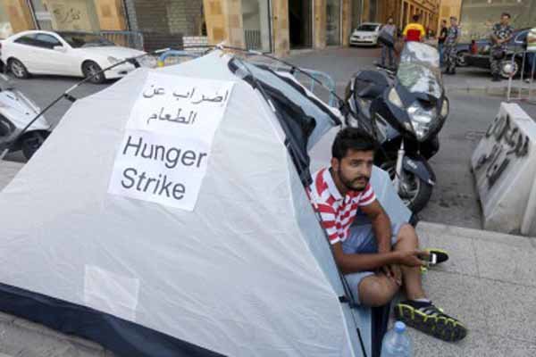 تداوم اعتصاب غذا تا برکناری وزیر محیط زیست لبنان