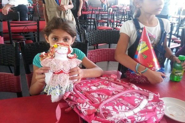 عروسک‌های دست‌ساز ایرانی میهمان کودکان سوری و فلسطینی شدند