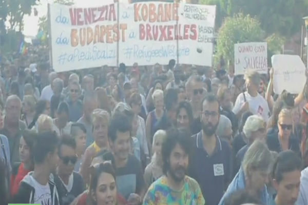فیلم/ تظاهرات حمایت از مهاجرین در اروپا