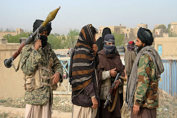 حمله طالبان به زندانی در افغانستان ۳۵۰ زندانی را فراری داد