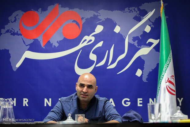 گفتگو با علی مسعودی نویسنده و طنزپرداز