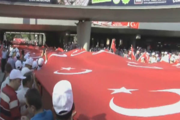فیلم/ تظاهرات مردم ترکیه در حمایت از وحدت ملی