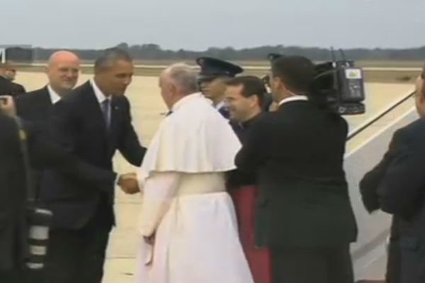 فیلم/ استقبال رسمی اوباما از پاپ فرانسیس