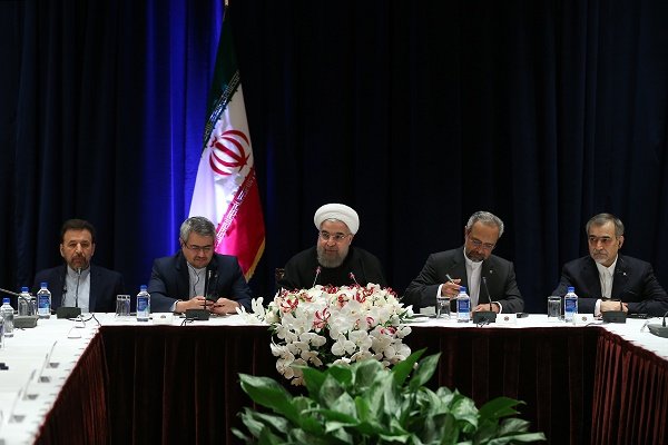 مشکلات ایران و آمریکا با دست دادن حل نمی شود