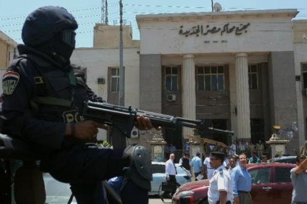 دستگیری ۵ پلیس مصری به اتهام شکنجه زندانیان