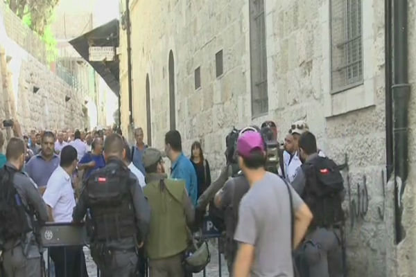 زخمی شدن ده‌ها فلسطینی بر اثر یورش جمعی صهیونیست‌ها در الخلیل