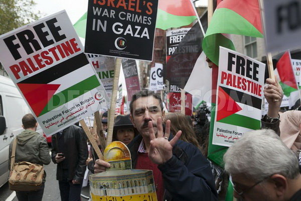 راهپیمایی همبستگی با فلسطین در مقابل سفارت رژیم صهیونیستی در لندن