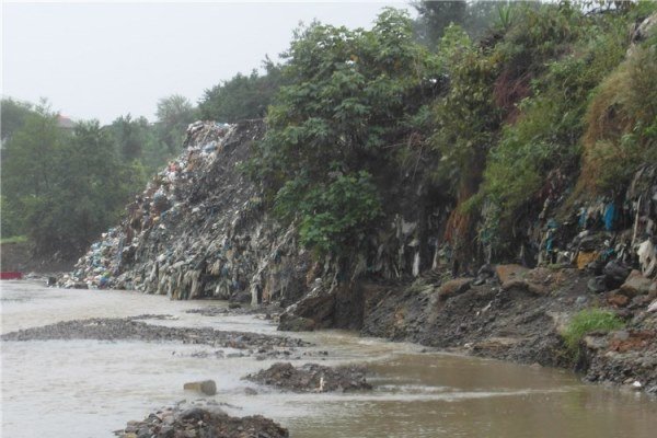 کراپ‌شده - رودخانه آلوده