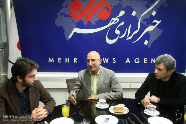 «صد برگ» ایرانی است نه تهرانی/ کنترلِ تلویزیون اسلحه بیننده است گفتگو با عوامل برنامه تلویزیونی صد برگ