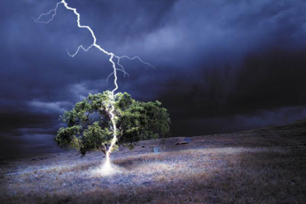 صاعقه در سرپل ذهاب ۵ کشته و زخمی بر جای گذاشت صاعقه