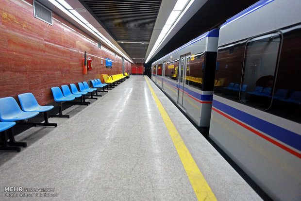 خودکشی در خط۴ مترو/مصدوم به اورژانس منتقل شد