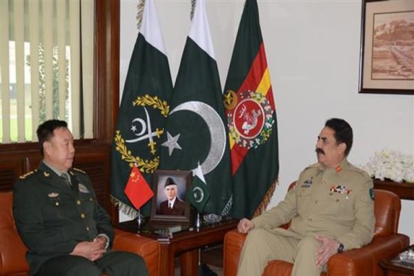 دیدار فرمانده کل ارتش پاکستان با مقامات عالیرتبه نظامی چین