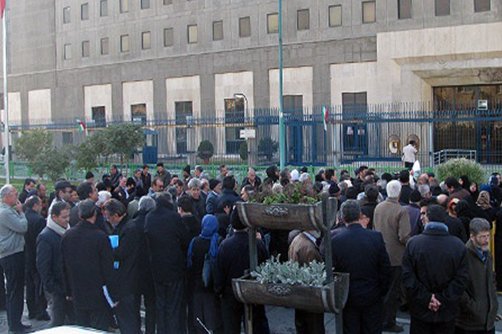 خانواده‌های ایرانیان زندانی در ترکمنستان مقابل مجلس تجمع کردند