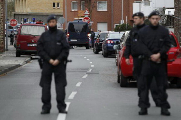 ۵ مظنون حملات تروریستی پاریس در آلمان بازداشت شدند