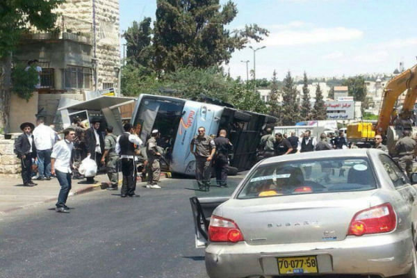 یک کشته و ۵۰ زخمی در پی واژگونی اتوبوس حامل صهیونیست‌ها