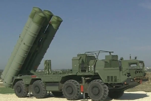 فیلم/ استقرار سیستم موشکی اس ۴۰۰ روسیه در سوریه