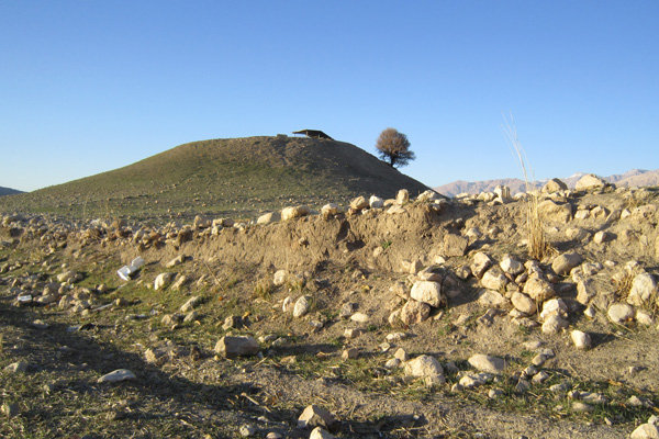 شخم‌زنی یک تپه باستانی در سکوت مسئولان/ «تل خسرو» ویران شد