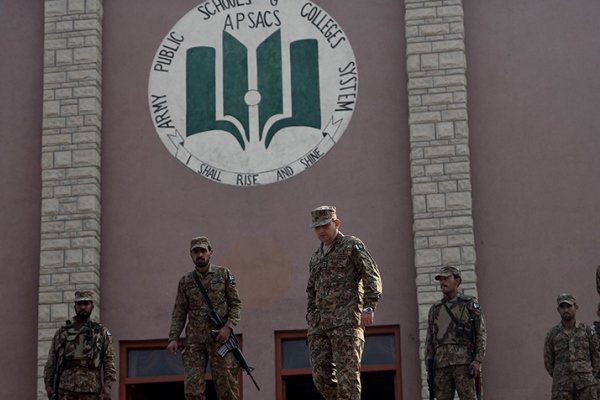 عاملان حمله به مدرسه نظامی پیشاور اعدام شدند